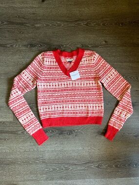 NWT XS American Eagle Cropped Coral‎ V Neck Sweater